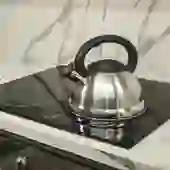 Chaleira em Inox com Apito e Fundo Duplo à Indução Prata