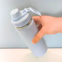 Garrafa com Alça e Bico 780ml em Aço Inox Azul Ciano