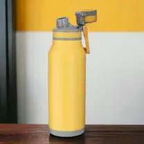 Garrafa com Alça e Bico 1,2L em Aço Inox Amarela