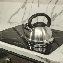 Chaleira em Inox com Apito e Fundo Duplo à Indução Prata