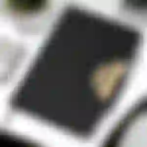 Caderno Capa Dura com Suporte de Caneta e Elástico Preto