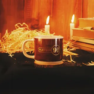 Caneca em Porcelana com Vela Decorada de 300ml Plataform 9 3/4