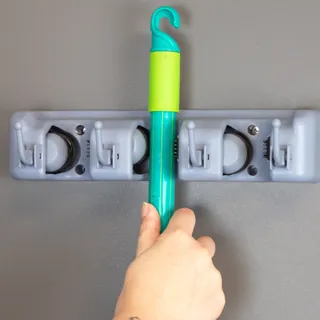 Suporte Organizador para 4 Vassouras com Ganchos Cinza