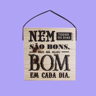 Quadrinho Madeira com Alça de Couro 19x19cm - Algo Bom